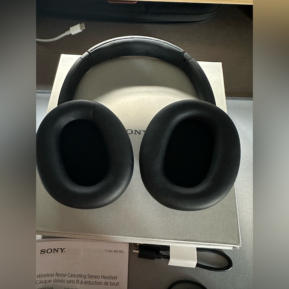 Sony Noise Canceling Headphones - Picture 6 of 7